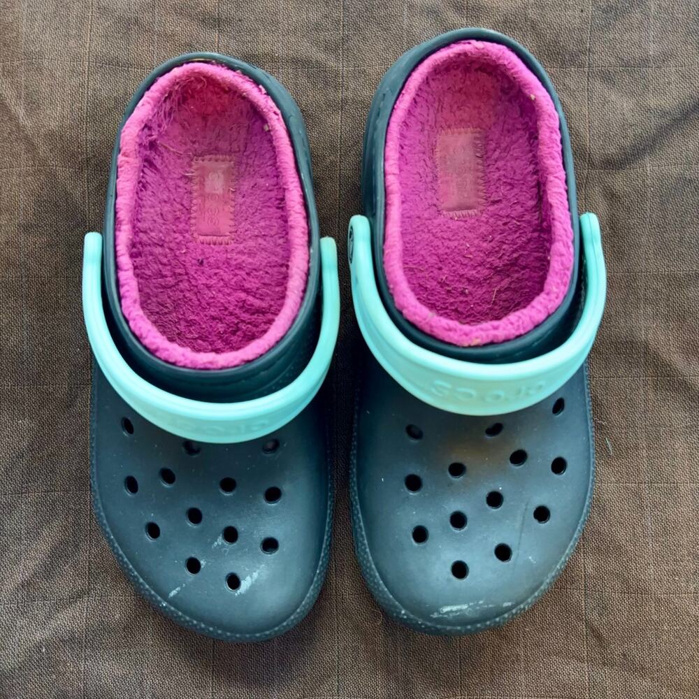 Crocs Classic Lined Clogs Navy Blue Pink Fuzzy Lining Aqua Strap Womens 7